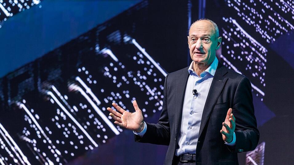 Siemens hat unter Konzernchef Roland Busch das dritte Jahr in Folge mit einem Rekordgewinn beendet. Siemens hat unter Konzernchef Roland Busch das dritte Jahr in Folge mit einem Rekordgewinn beendet.