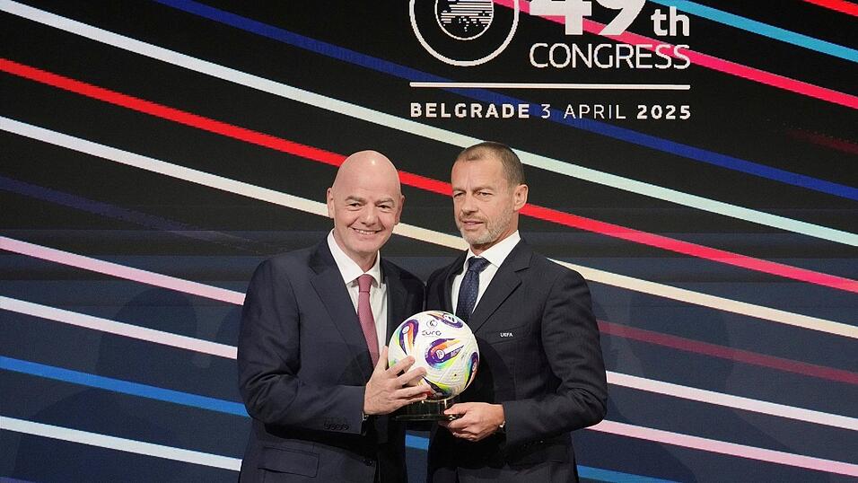 Aleksander Ceferin (r) will kein FIFA-Präsident werden, Gianni Infantino soll es nicht bleiben. (Archivbild) Aleksander Ceferin (r) will kein FIFA-Präsident werden, Gianni Infantino soll es nicht bleiben. (Archivbild)