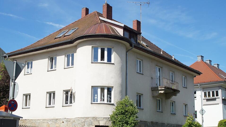 In diesem Haus in der Dr. Schellererstraße 12 in Viechtach ist das „Dies und Das“ untergebracht. In diesem Haus in der Dr. Schellererstraße 12 in Viechtach ist das „Dies und Das“ untergebracht.