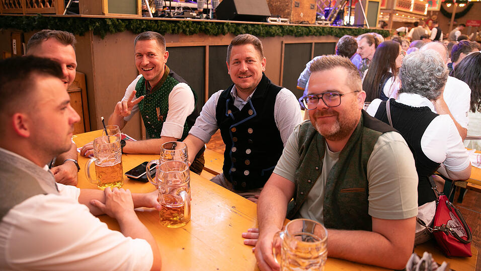 Die Partybilder vom Freitag, 8. August, aus dem Festzelt Krönner. Die Partybilder vom Freitag, 8. August, aus dem Festzelt Krönner.