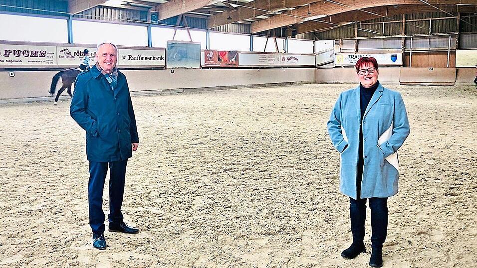 Josef Pongratz war einst der Motor dieses Projekts. Insgesamt stand er drei Jahrzehnte als erster und zweiter Vorsitzender an der Spitze des Vereins, bevor 2016 Marion Buschek in seine Fußstapfen trat und die Führung übernahm. Josef Pongratz war einst der Motor dieses Projekts. Insgesamt stand er drei Jahrzehnte als erster und zweiter Vorsitzender an der Spitze des Vereins, bevor 2016 Marion Buschek in seine Fußstapfen trat und die Führung übernahm.