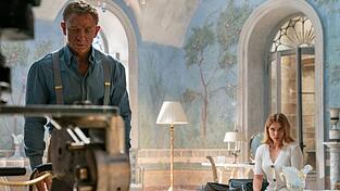So schön die Stadt Matera in Italien auch sein mag - wenn James Bond sie betritt, geht es natürlich trotzdem um Kopf und Kragen: Daniel Craig und Léa Seydoux als Madeleine Swann im aktuellen, 25. Bond-Film 'Keine Zeit zu sterben'. So schön die Stadt Matera in Italien auch sein mag - wenn James Bond sie betritt, geht es natürlich trotzdem um Kopf und Kragen: Daniel Craig und Léa Seydoux als Madeleine Swann im aktuellen, 25. Bond-Film 'Keine Zeit zu sterben'.