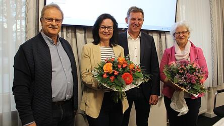 Marktrat Ludwig W&uuml;hrer (v.l.), Lisa Hochholzer, B&uuml;rgermeister Herbert Sporrer und zweite B&uuml;rgermeisterin Petra Schulte