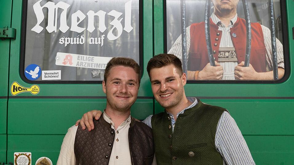 Als die Kapelle Josef Menzl am Montag, 10. August, im Festzelt Weckmann aufspielte, war die Stimmung ausgelassen. Als die Kapelle Josef Menzl am Montag, 10. August, im Festzelt Weckmann aufspielte, war die Stimmung ausgelassen.