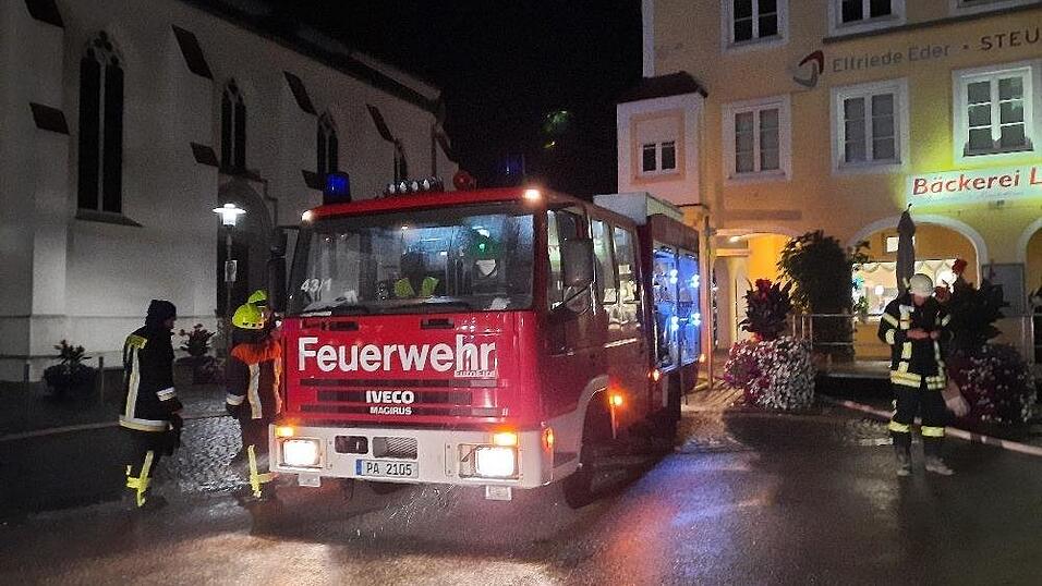Bilder des Gro&szlig;brands in Aidenbach.