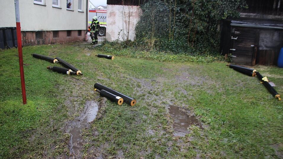 Im Hof eines Anwesens zwischen Lorenz-Zierl- und Bräuhausstraße stand das Wasser teils knöcheltief. Gleiches auf dem Areal des abgerissenen Späth-Bräus.