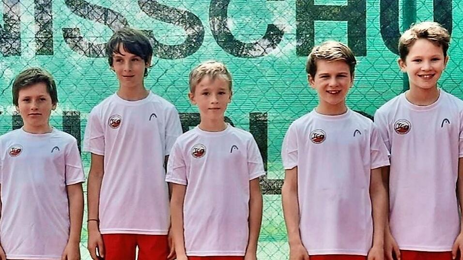 Die Bambini U12 I mit Franz H&auml;ring, Kilian Bonfigli, Nikita Khablo, Hannes Bachmeier und Patrick Gernand.