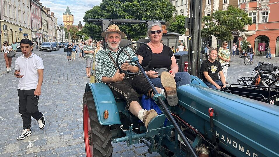 Mit Brotzeit, Getr&auml;nken und z&uuml;nftiger Musi l&auml;uteten die Straubingerinnen und Straubinger voller Vorfreude ihre 'F&uuml;nfte Jahreszeit' ein.