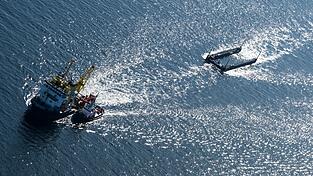 Der Schleppverband ist weiter in Richtung Nordsee unterwegs