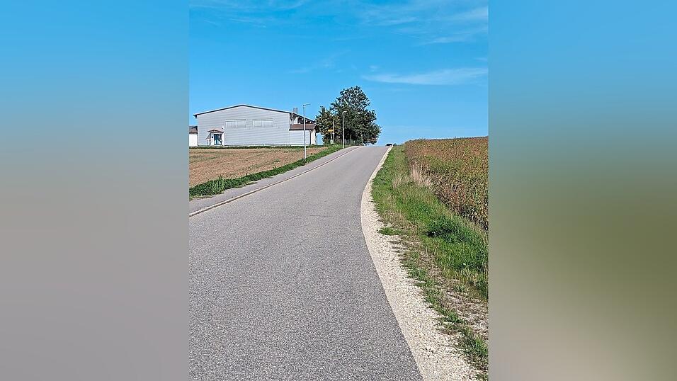 In der Jägerstraße, vorbei am Sportplatz, ist die Geschwindigkeit künftig auf höchstens 70 Stundenkilometer beschränkt. In der Jägerstraße, vorbei am Sportplatz, ist die Geschwindigkeit künftig auf höchstens 70 Stundenkilometer beschränkt.