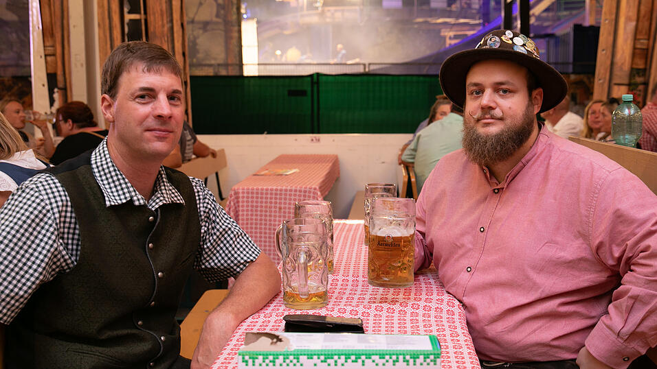 Die Partybilder vom Montag, 18. August, aus dem Festzelt Greindl. Die Partybilder vom Montag, 18. August, aus dem Festzelt Greindl.