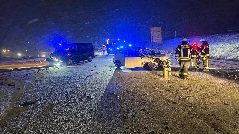 Schon am Silvesterabend kracht es in der Dr.-Georg-Sch&auml;fer-Stra&szlig;e.