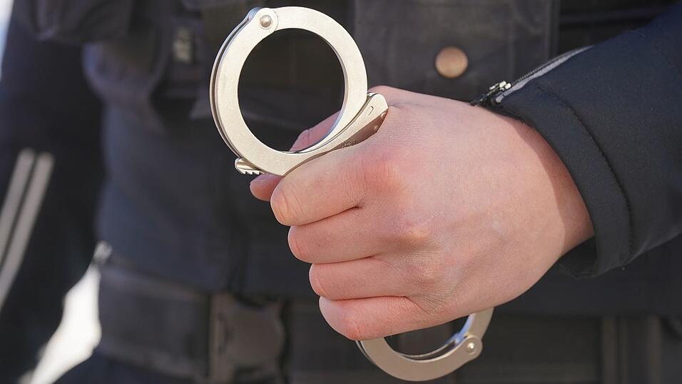 Die zwei tatverd&auml;chtigen S&ouml;hne kamen in Untersuchungshaft. (Symbolbild)