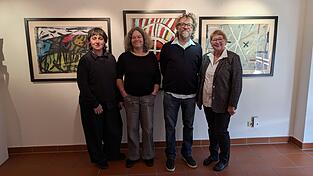 Caca Savic (Einführung, Lyrikerin), Menno und Philine Fahl sowie Elisabeth Lerche (v.l.) bei der Vernissage.