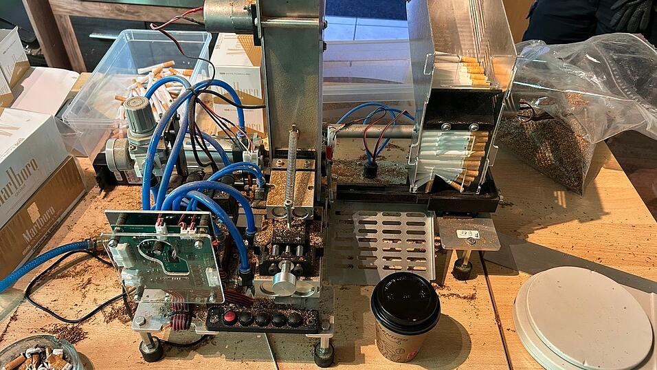 500 Zigaretten pro Stunde konnte die Maschine fertigstellen.