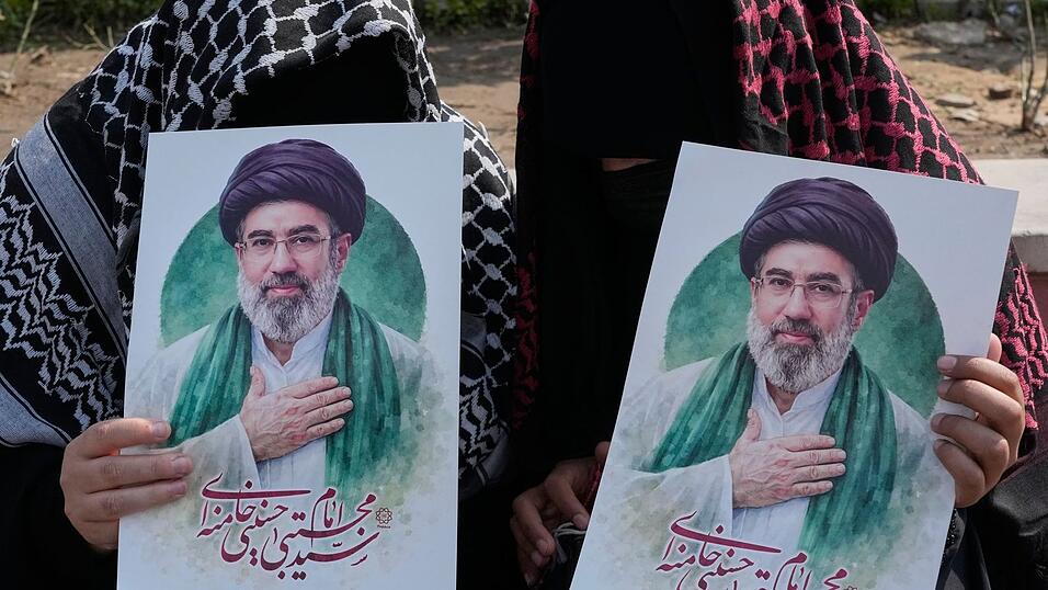 In der Öffentlichkeit zeigt sich das iranische Staatsoberhaupt Modschtaba Chamenei bisher nicht. (Archivbild) In der Öffentlichkeit zeigt sich das iranische Staatsoberhaupt Modschtaba Chamenei bisher nicht. (Archivbild)