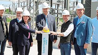 Ministerpräsident Markus Söder (Mitte) bei der Einweihung des Umspannwerks zwischen Bogen und Hunderdorf im Jahr 2023. Ministerpräsident Markus Söder (Mitte) bei der Einweihung des Umspannwerks zwischen Bogen und Hunderdorf im Jahr 2023.