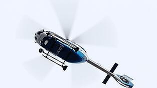 Polizeihubschrauber kreisten am Sonntagabend und Montag bei unterschiedlichen Einsätzen am Himmel - auch über Plattling. (Symbolbild) Polizeihubschrauber kreisten am Sonntagabend und Montag bei unterschiedlichen Einsätzen am Himmel - auch über Plattling. (Symbolbild)
