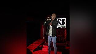 Sebastian &bdquo;SESE&ldquo; Gruber bei einem Livekonzert