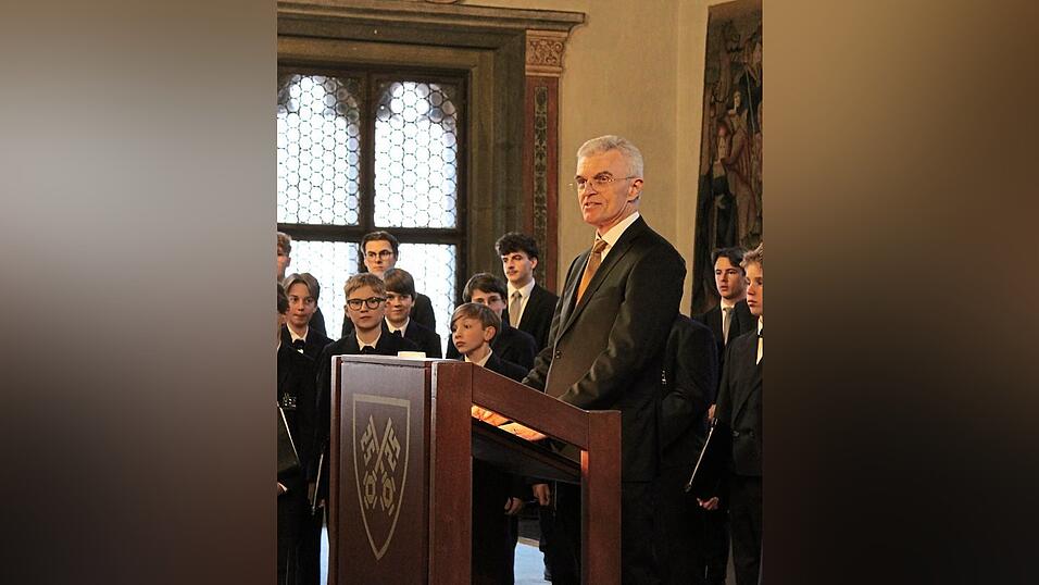 Domkapellmeister Christian Heiß erinnerte an die Umbrüche und Herausforderungen, die der Chor überstanden hat - und an die dunklen Kapitel. Domkapellmeister Christian Heiß erinnerte an die Umbrüche und Herausforderungen, die der Chor überstanden hat - und an die dunklen Kapitel.