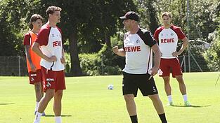 Berichtet von einem guten ersten Austausch mit dem neuen FC-Trainer Lukas Kwosniok: Eric Martel (vorne links).