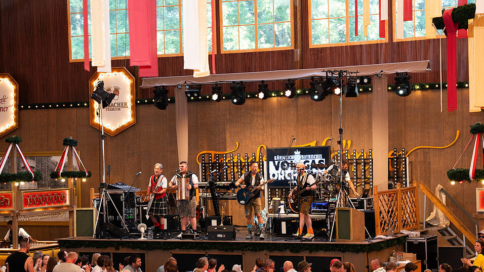Die Partybilder vom Samstag, 15. August, aus dem Festzelt Krönner. Die Partybilder vom Samstag, 15. August, aus dem Festzelt Krönner.