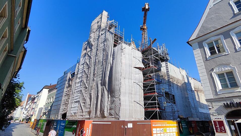 61,6 Million Euro und immer noch kein Ende in Sicht - zumindest bei den Kosten. Immerhin: Die geplante Wiedereröffnung von November 2026 soll weiterhin laut Zeitplan einzuhalten sein.