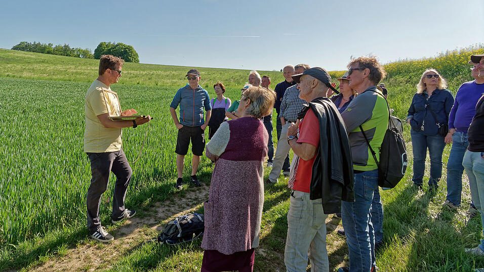 Aufmerksam lauschten die Teilnehmer den Ausf&uuml;hrungen.