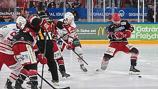 Vorne gefährlich, hinten verlässlich: EVL-Stürmer David Elsner (re.) hilft aufgrund der Verletzung von Kapitän Alexander „Blacky“ Schwarz in der Defensive aus - und überzeugt auch auf ungewohntem Terrain.