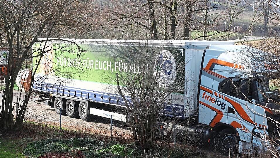 Zu teils gef&auml;hrlichen Rangierman&ouml;vern kommt es in Pfrombach, wenn Lkw das Industriegebiet auf falschem Wege anfahren.