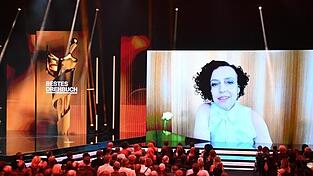 Regisseurin Maria Schrader war bei der Preisverleihung per Video zugeschaltet. Regisseurin Maria Schrader war bei der Preisverleihung per Video zugeschaltet.