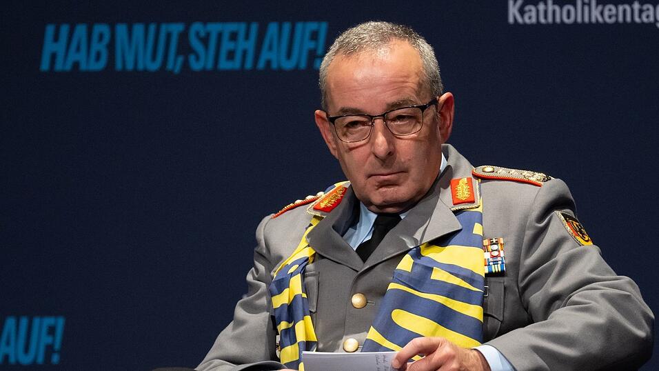 Generalinspekteur Carsten Breuer spricht auf dem Katholikentag in W&uuml;rzburg.