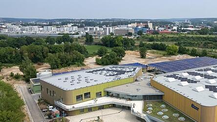 Südwestlich des neu errichteten Sportpark Ost besitzt die Stadt ein freies Grundstück, das sich nach Prüfung der Alternativstandorte für den Schulbau eignet. Dafür gibt es aber auch andere Interessenten. Südwestlich des neu errichteten Sportpark Ost besitzt die Stadt ein freies Grundstück, das sich nach Prüfung der Alternativstandorte für den Schulbau eignet. Dafür gibt es aber auch andere Interessenten.