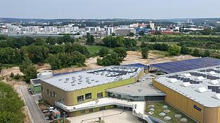 S&uuml;dwestlich des neu errichteten Sportpark Ost besitzt die Stadt ein freies Grundst&uuml;ck, das sich nach Pr&uuml;fung der Alternativstandorte f&uuml;r den Schulbau eignet. Daf&uuml;r gibt es aber auch andere Interessenten.