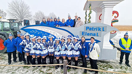 Die Faschingsgesellschaft Frohsinn Narradonia nimmt - unter anderem - mit ihrem Prunkwagen teil.