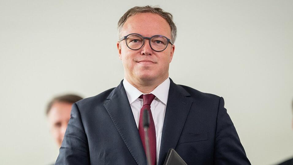 Thüringens Ministerpräsident Mario Voigt (CDU) dringt auf eine programmatische Neuaufstellung seiner Partei nach drei Wahlniederlagen bei Landtagswahlen. (Archivbild) Thüringens Ministerpräsident Mario Voigt (CDU) dringt auf eine programmatische Neuaufstellung seiner Partei nach drei Wahlniederlagen bei Landtagswahlen. (Archivbild)