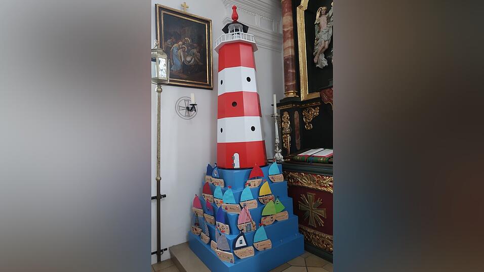 Der Leuchtturm ist voll funktionsfähig und leuchtet im Dunkeln. Der Leuchtturm ist voll funktionsfähig und leuchtet im Dunkeln.