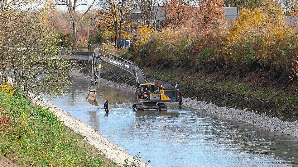 Mitte der vergangenen Woche waren im und am Kanal noch Bagger im Einsatz, wie hier im Bereich zwischen Lerchenstraße und Drosselweg.