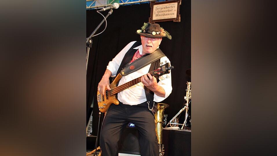 Auch am Freitag war super Stimmung am Ergoldinger Volksfest. Auch am Freitag war super Stimmung am Ergoldinger Volksfest.