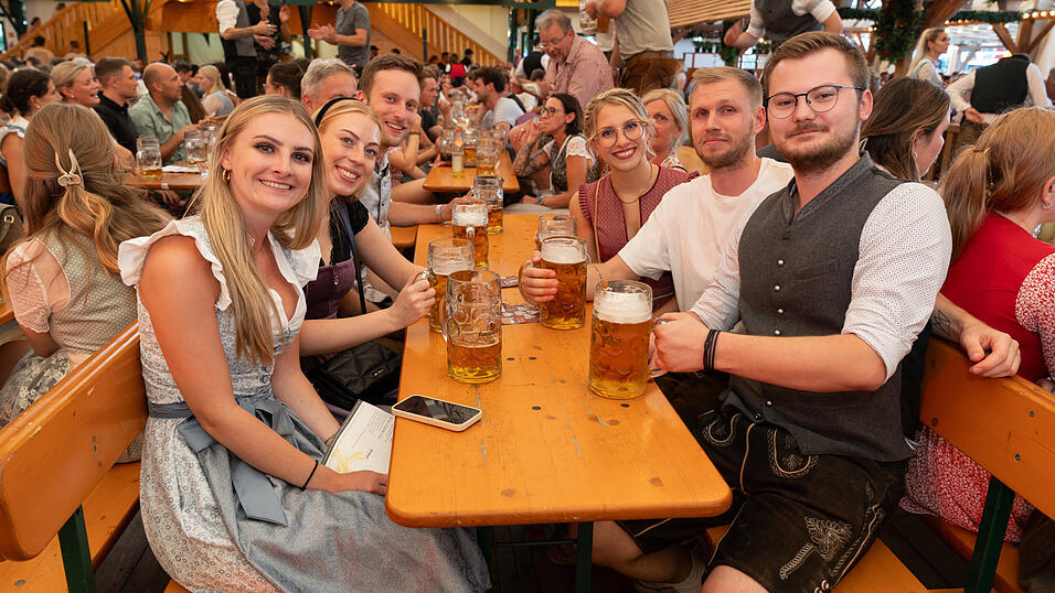 Die Partybilder vom Mittwoch, 14. August 2024, aus dem Festzelt Nothaft. Die Partybilder vom Mittwoch, 14. August 2024, aus dem Festzelt Nothaft.