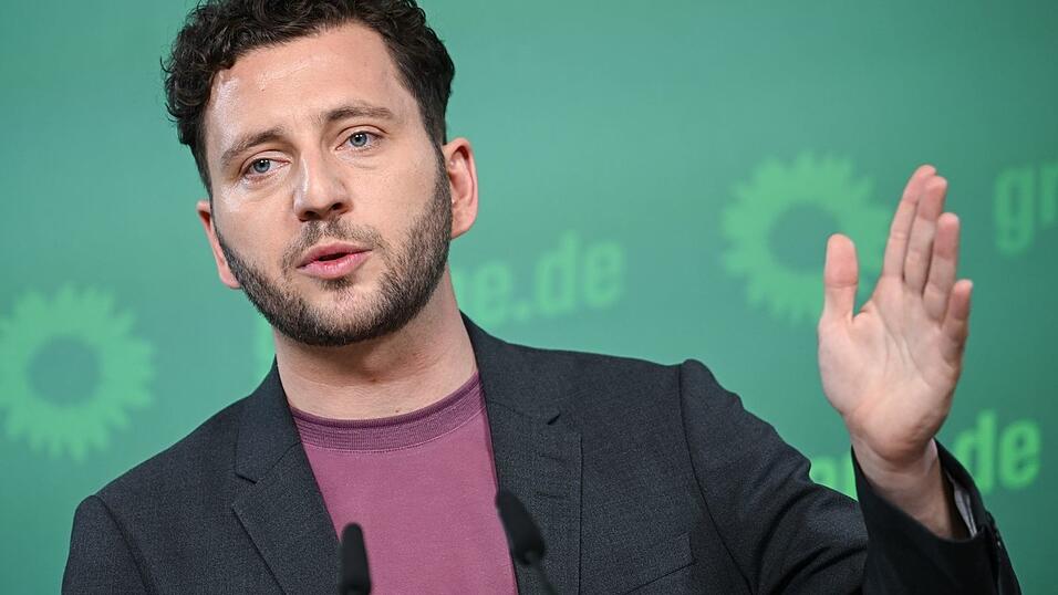 Mutlos findet Grünen-Chef Banaszak das schwarz-rote Bündnis.