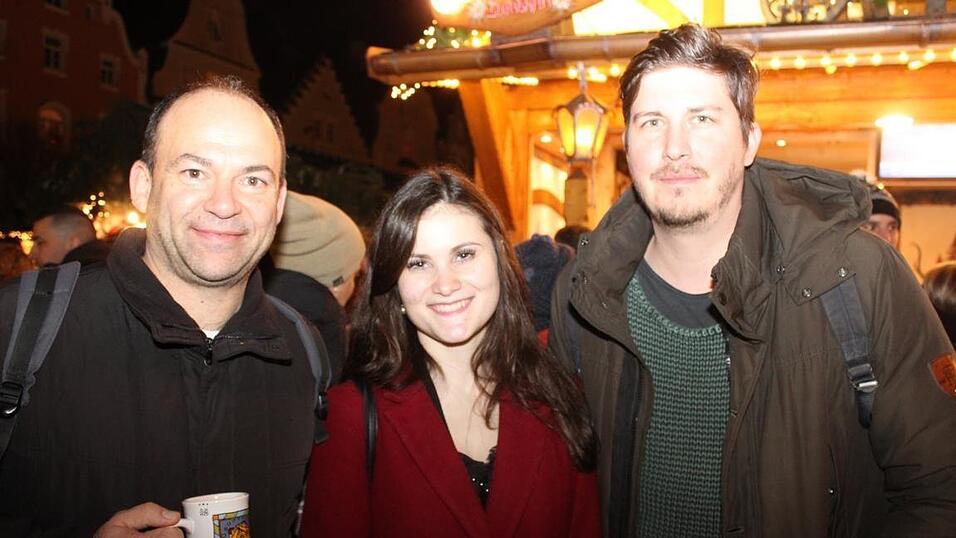 Die Perchtengruppe 'Frisinger Fratz'n' trat am Mittwochabend auf dem Landshuter Christkindlmarkt auf. Die Perchtengruppe 'Frisinger Fratz'n' trat am Mittwochabend auf dem Landshuter Christkindlmarkt auf.