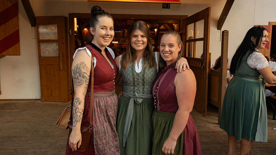 Die Partybilder vom Donnerstag, 17. August 2023, aus dem Festzelt Krönner. Die Partybilder vom Donnerstag, 17. August 2023, aus dem Festzelt Krönner.