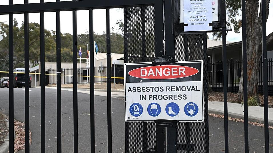 Sowohl in Australien als auch in Neuseeland blieben viele Schulen geschlossen. Sowohl in Australien als auch in Neuseeland blieben viele Schulen geschlossen.