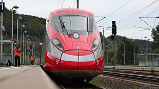 Der italienische Schnellzug Frecciarossa soll ab Sommer München direkt mit Rom verbinden. (Archivbild) Der italienische Schnellzug Frecciarossa soll ab Sommer München direkt mit Rom verbinden. (Archivbild)
