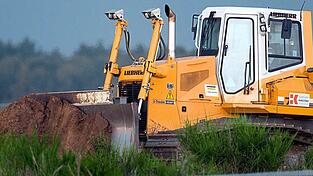 Wenn Leitungen auf Grundst&uuml;cken erfolgen, die nicht in kommunaler Hand sind, erhalten die Eigent&uuml;mer k&uuml;nftig vom Markt Arnstorf deutlich h&ouml;here Entsch&auml;digungen. (Symbolbild)