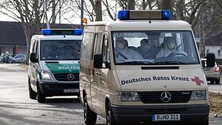 Je mehr Infizierte es gibt, desto mehr wird auch die Belastung f&uuml;r die Polizei. Sie m&uuml;ssen etwa infizierte R&uuml;ckkehrer von Flugh&auml;fen eskortieren.