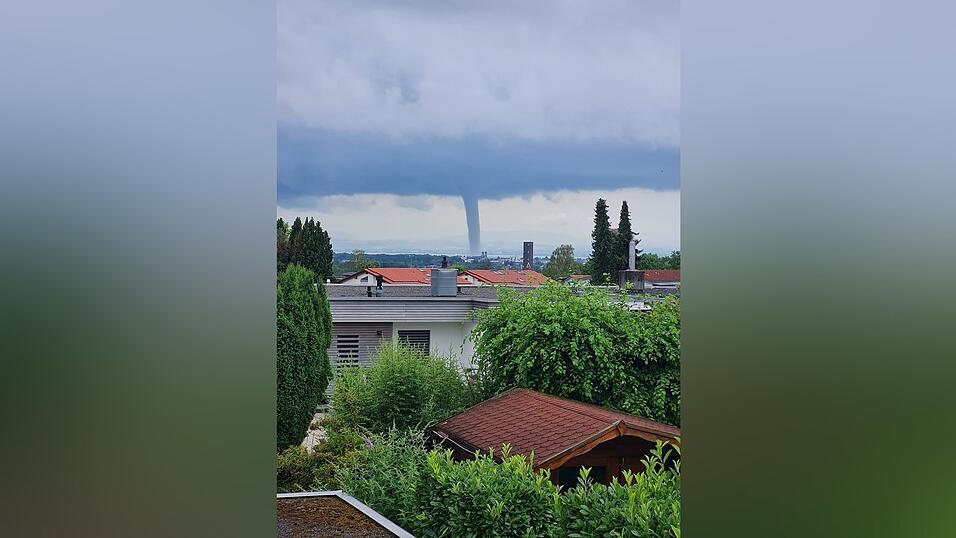 Der Tornado zog dann in Richtung Lindau ab. Der Tornado zog dann in Richtung Lindau ab.