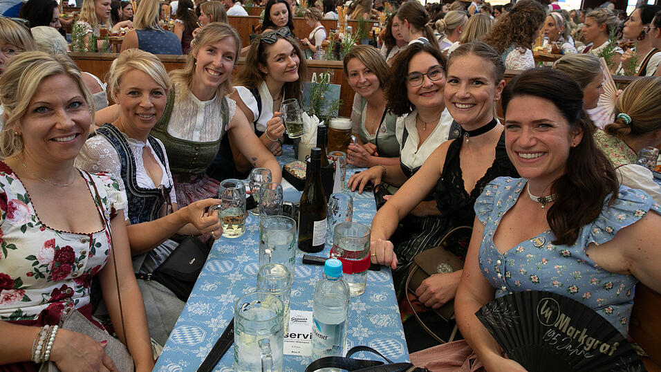 Die Partybilder vom Sonntag, 10. August, aus dem Festzelt Wenisch. Die Partybilder vom Sonntag, 10. August, aus dem Festzelt Wenisch.