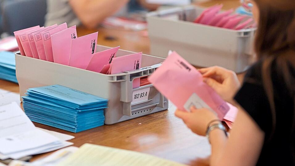 Sinkt die Zahl der Ehrenamtlichen? Viele Kommunen teilen mit, dass es schwer sei, Wahlhelfer zu finden.